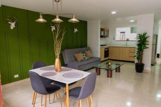 Beautiful, Luxurious, And Spacious Near El Poblado 101 Apartment Envigado